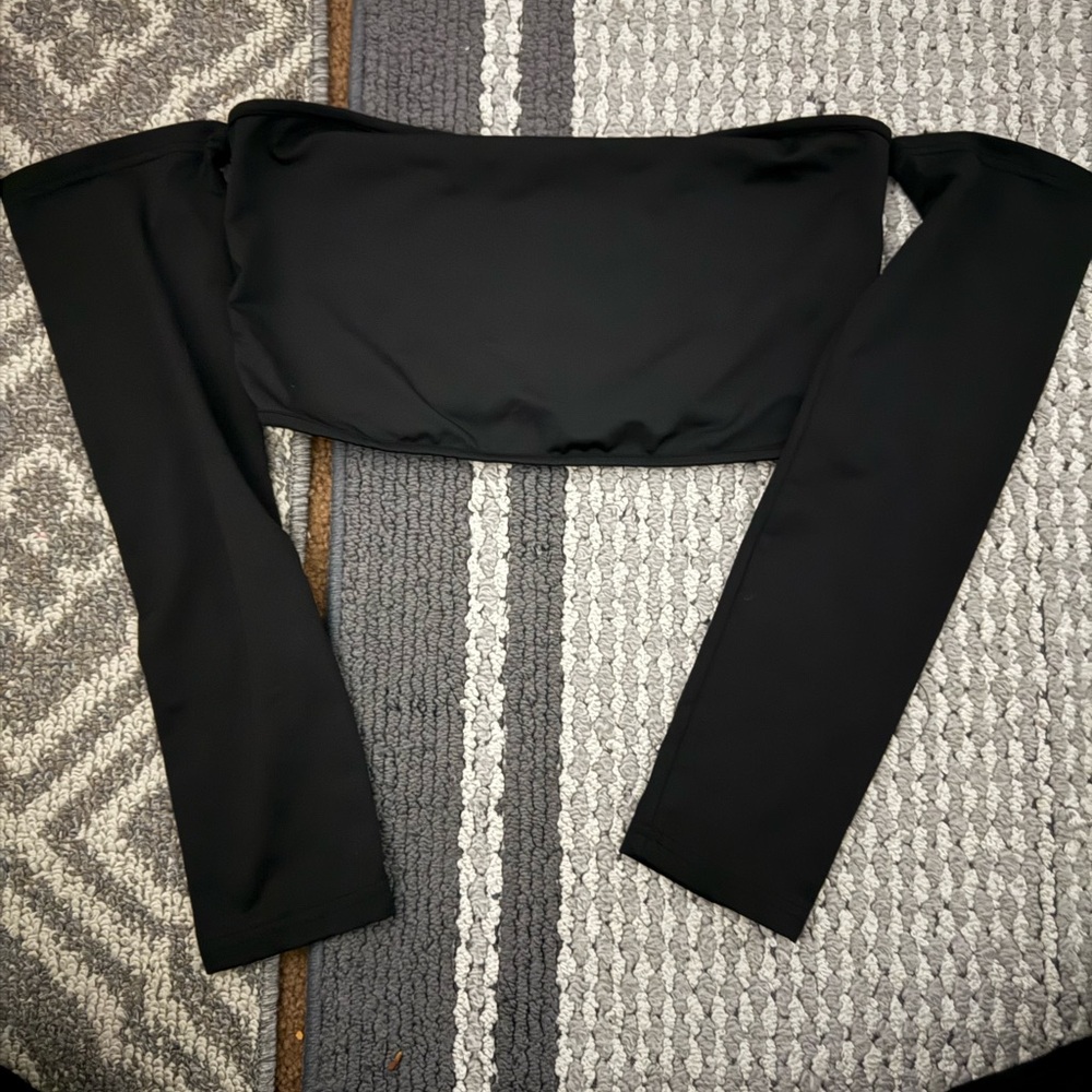 Black Long Sleeve Crop Top